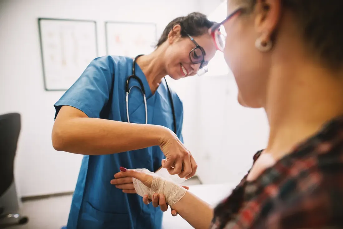 Ordinationsassistentin bei der Patientenbetreuung